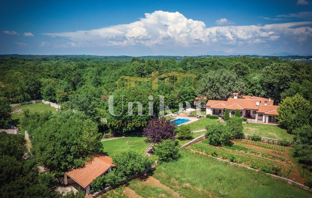 Enonadstropna hiša z wellness prostorom